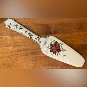 NEW Mikasa Bone China Holiday Poinsettia pie, and cake server